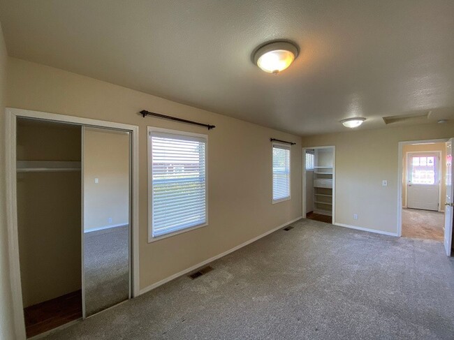 Building Photo - Charming Two Bedroom Napa Home for Rent – ...