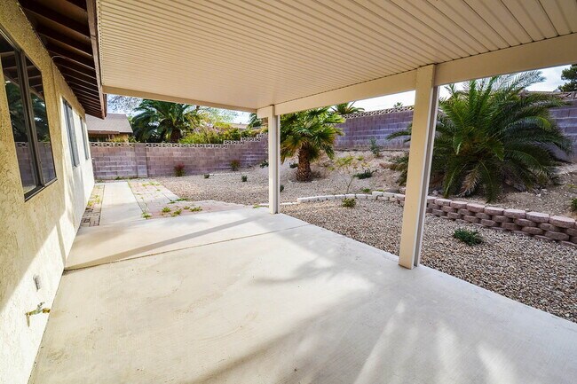 Building Photo - "Charming 3-Bed, 2-Bath Gem in the Heart of Las Vegas - 1311 Sq Ft of Comfort!"