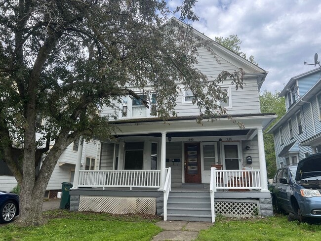 Primary Photo - 943-945 Dewey Ave