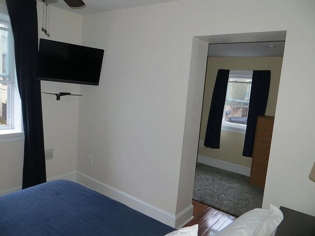 Building Photo - 1639 Carpenter St