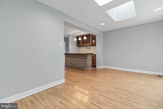 Building Photo - 5601 Dawes Ave