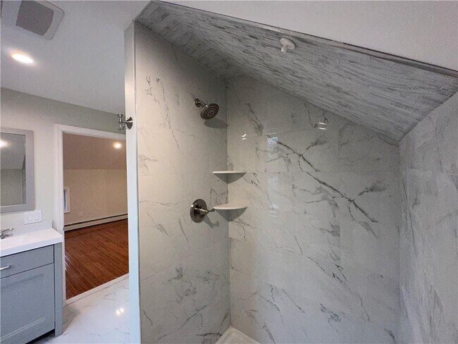 Building Photo - 29 Demarest Ave
