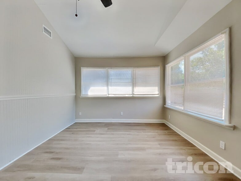 Building Photo - 6423 4th Ave NE