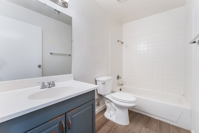 Building Photo - Upgraded 3 Bedroom Unit Near Air Force Base!
