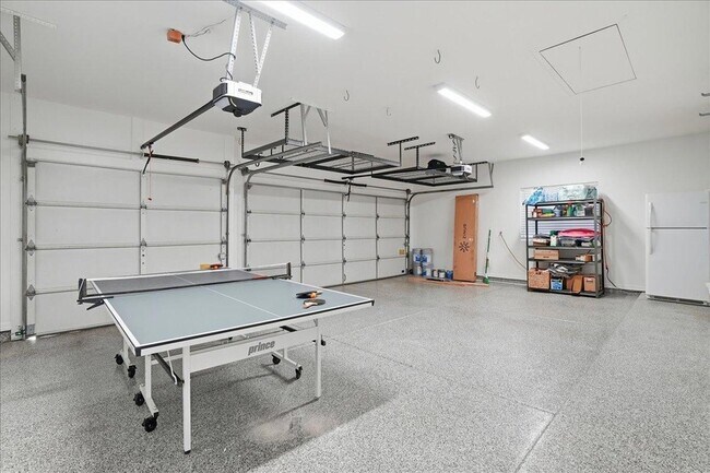 Building Photo - 1909 E Coral Tree Dr