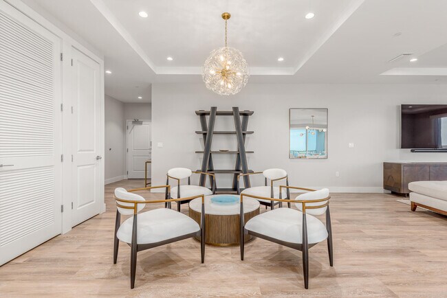 Building Photo - 41 SW Seminole St