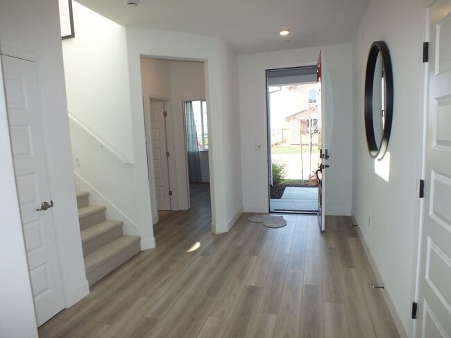 Building Photo - Folsom Russell Ranch 4/3 new home