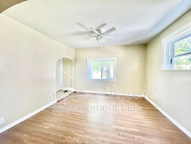 Building Photo - 1143 W 9th St