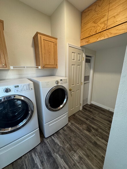 Laundry Room - 3204 Locust Ave