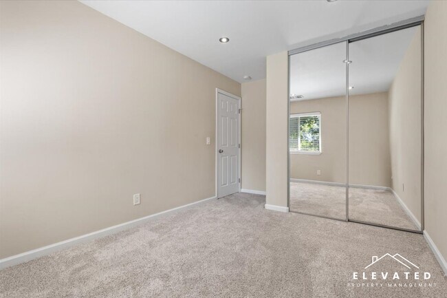 Building Photo - 303 Algiers Ct