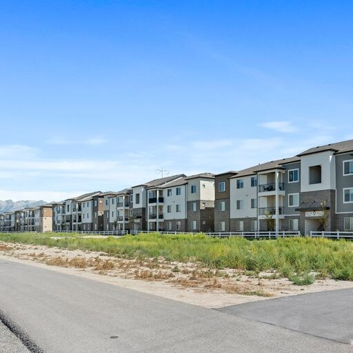 Building Photo - 687 N 380 W