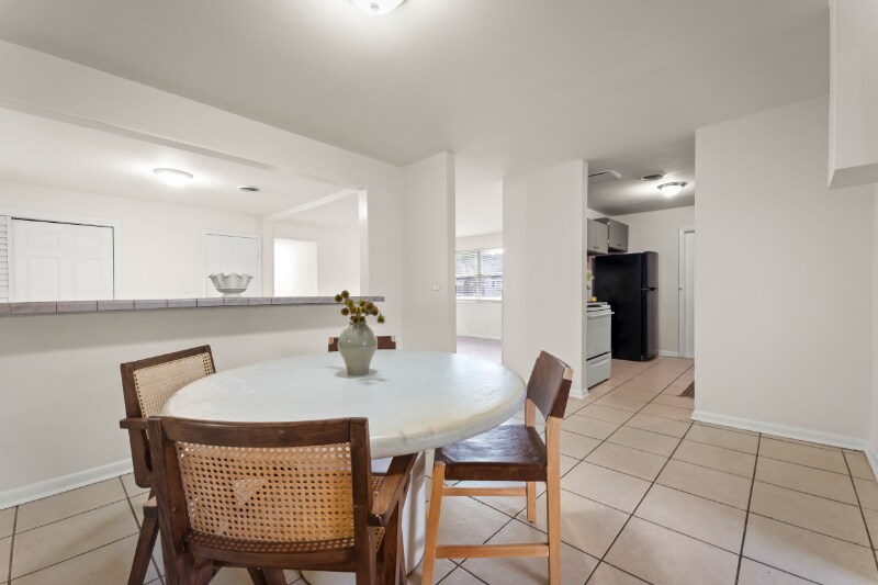 Building Photo - 6750 Snow White Dr