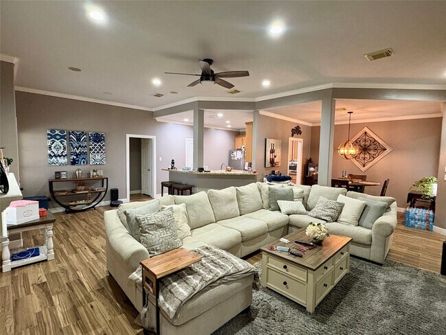 Building Photo - 3202 Pine Chase Dr