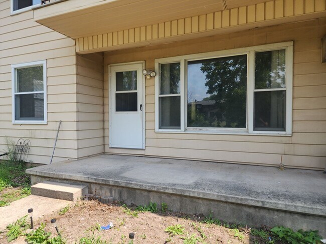 Building Photo - 1129 Primrose Ct