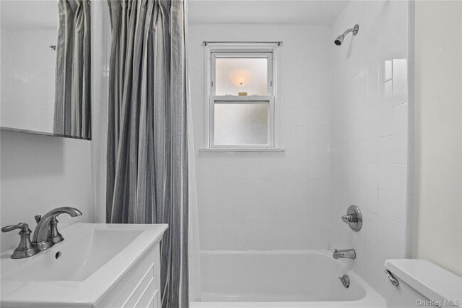 Building Photo - 216 Poe St