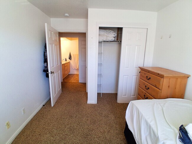 Building Photo - 104 W 1230 N St