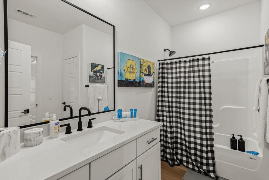 Building Photo - 2612 SW Livingston Square