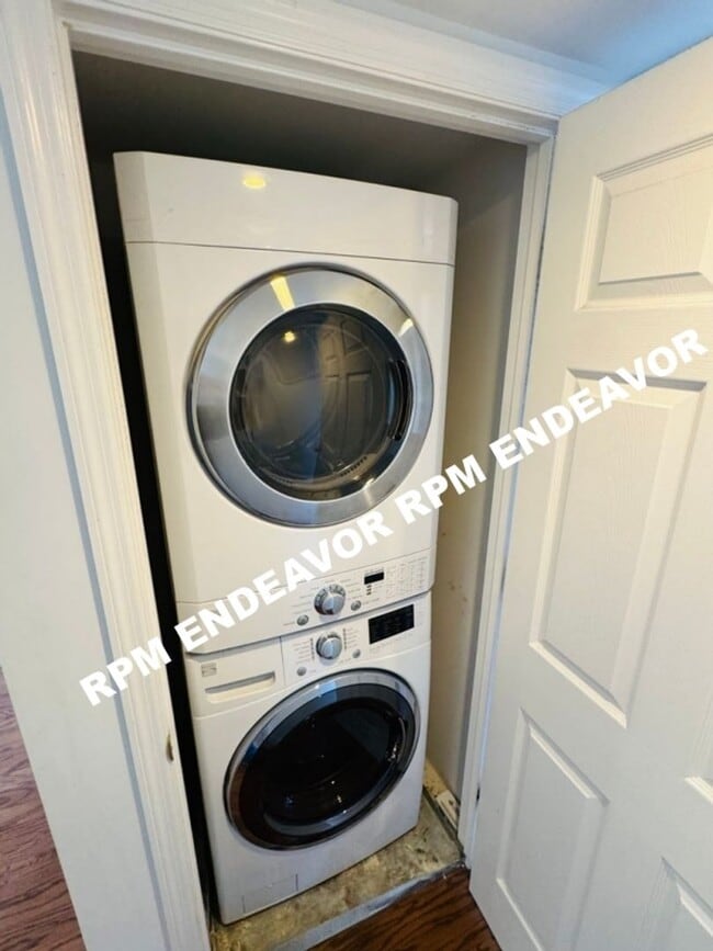 Building Photo - 2 Bed, 2 Bath, Move in Ready!