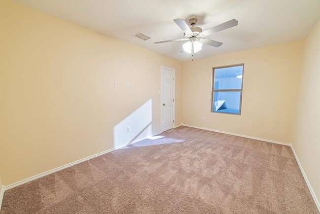 Building Photo - 3305 Charolais Dr