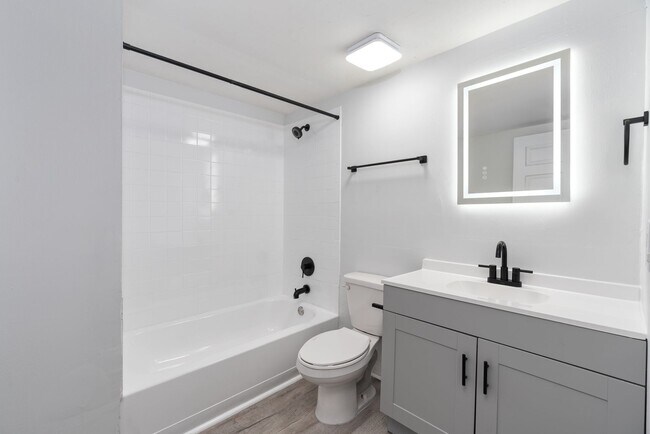 Bathroom 1 (Web Quality) - Vista Shores - Vista Shores