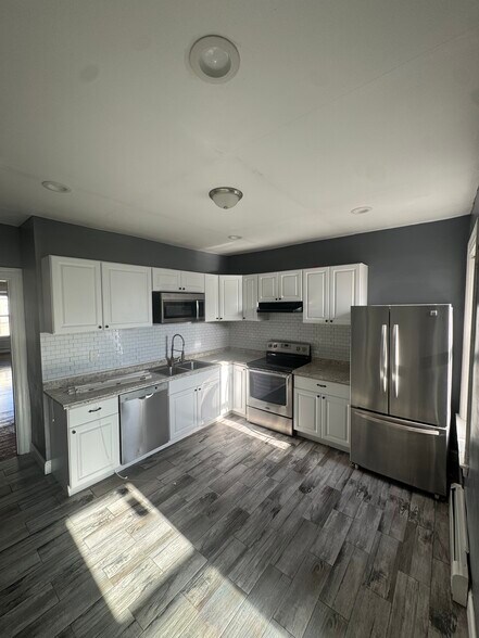 Building Photo - 47 Vineyard St