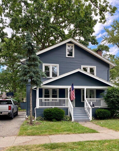 Building Photo - 625 Hawthorn Ave