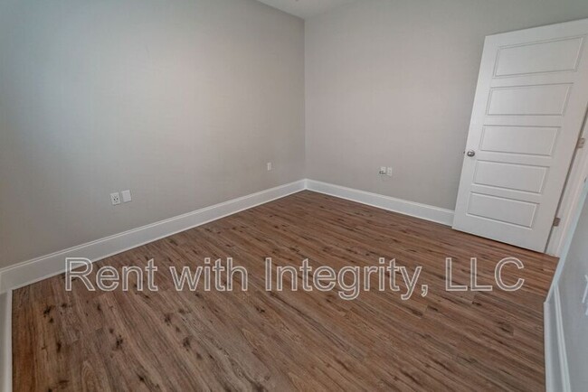 Building Photo - 3831 Arbor Dr