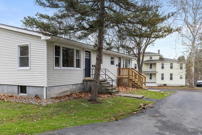 Building Photo - 27 Mcpherson St