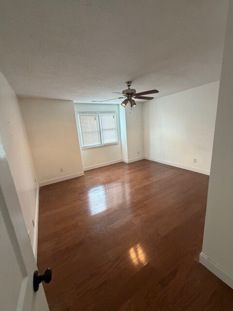 Building Photo - 74 Tennis Plaza Rd