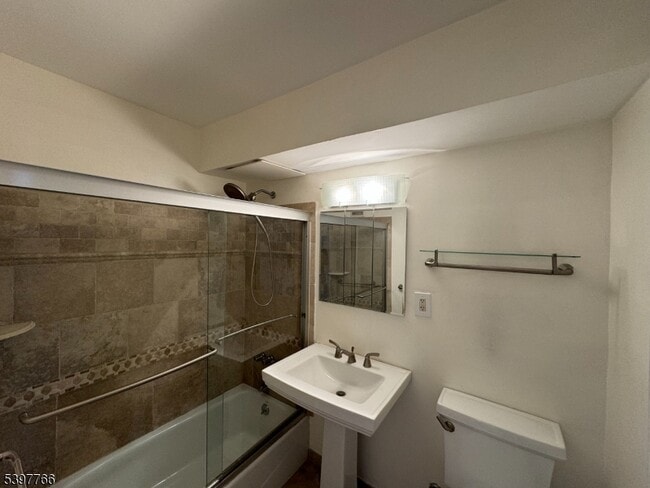 Building Photo - 285 Aycrigg Ave