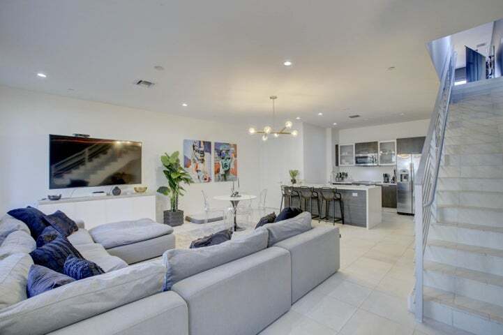 Building Photo - 1045 NE 18th Ave