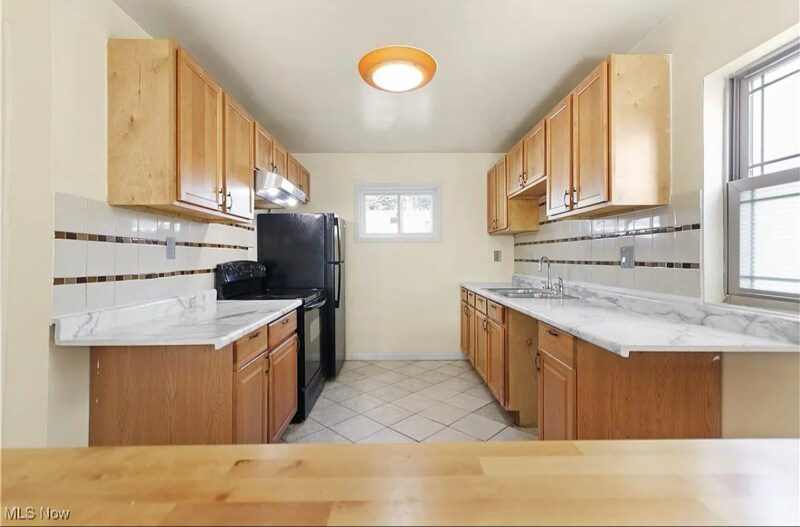 Building Photo - 3836 W 117th St