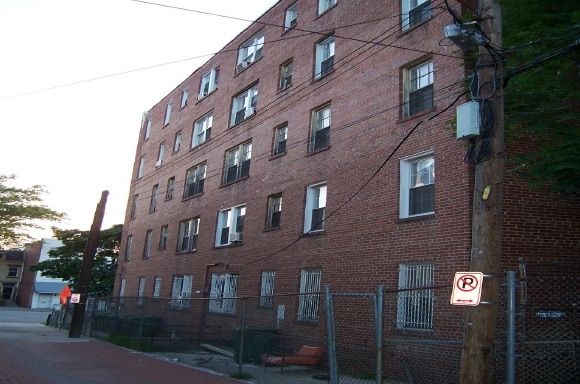 Building Photo - Taylor Towers