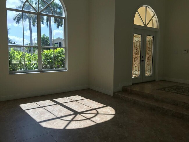 Building Photo - 16451 SW 84th Ct