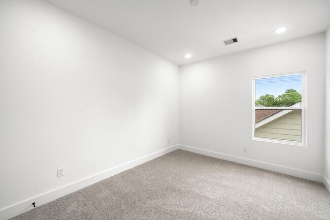 Building Photo - 5514 Hardy St