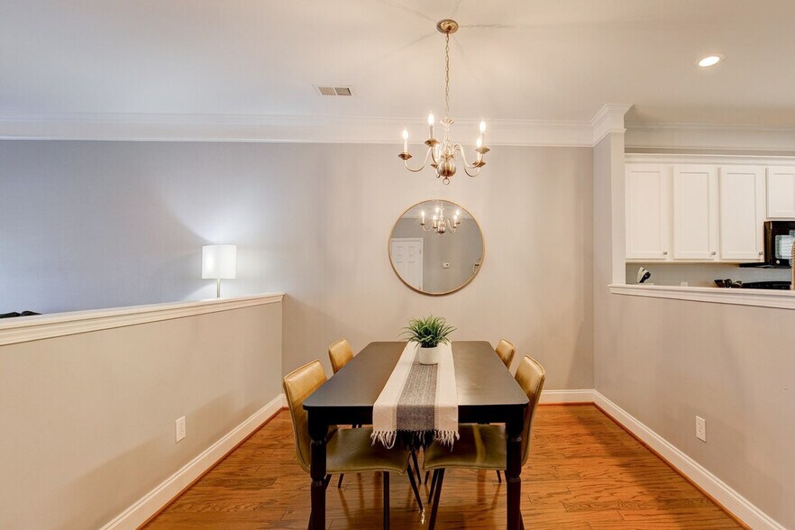 Building Photo - 617 Lake Forest Road