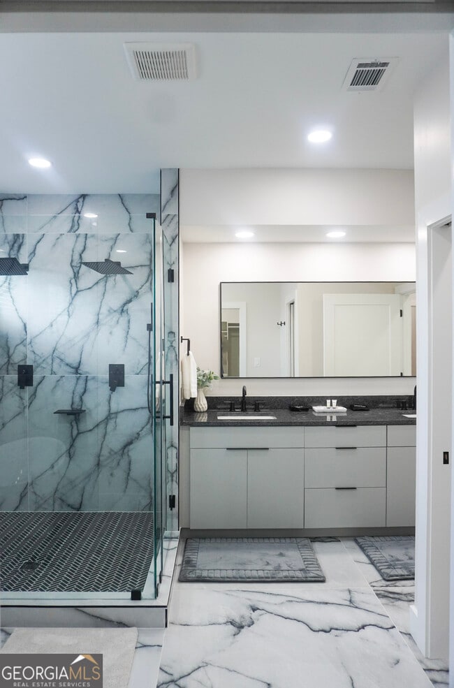 Building Photo - 68 Boulevard SE