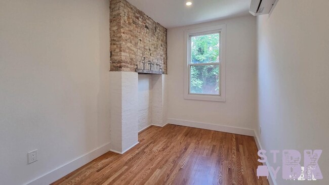 Building Photo - Nassau Avenue