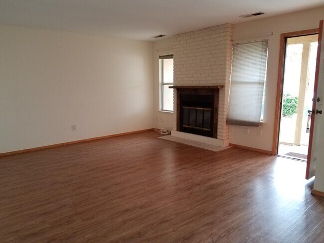 Building Photo - 1463 E Millard Way