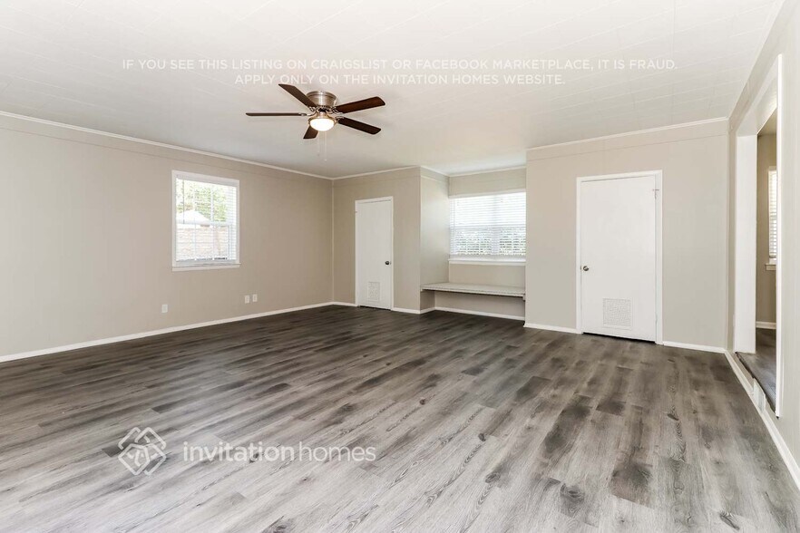 Building Photo - 310 E Huitt Ln