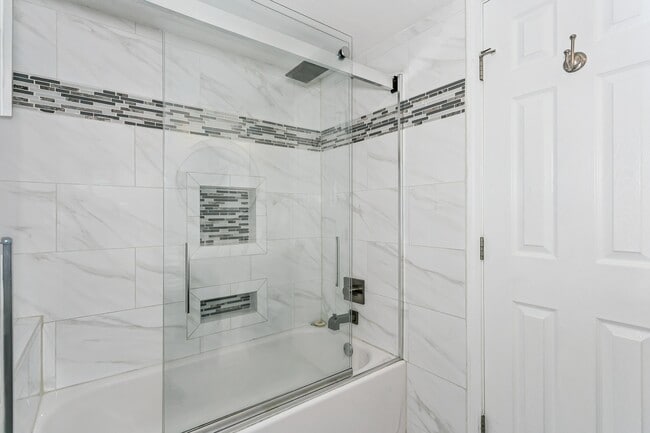 Building Photo - 1650 Via De Luna Dr