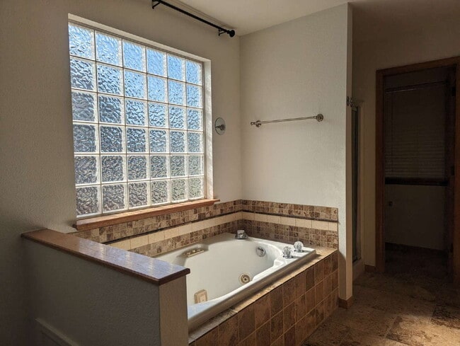 Building Photo - 5 bedroom home in desirable Anderson Farm ...