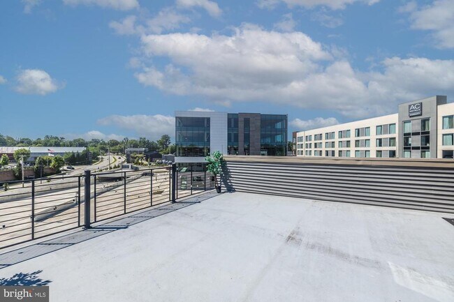 Building Photo - 300 Squire Dr