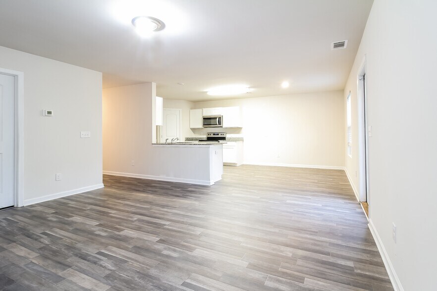 Building Photo - 163 Evvalane Dr