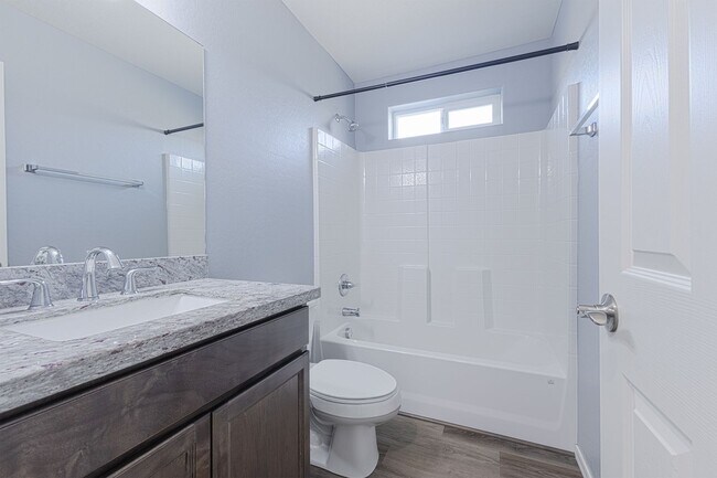 Building Photo - 9060 E Lakeshore Dr