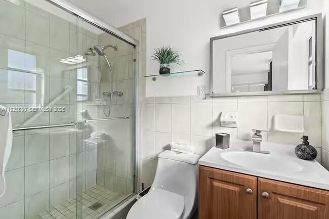 Building Photo - 909 NE 7th St