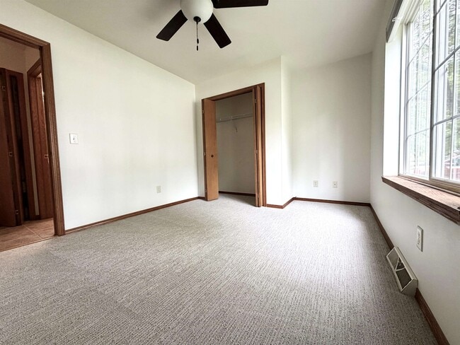 Building Photo - 1217 Glacier Hill Dr