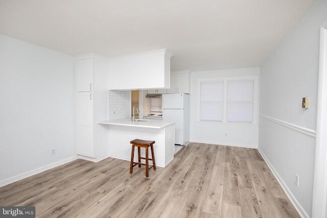 Building Photo - 129 S Main St