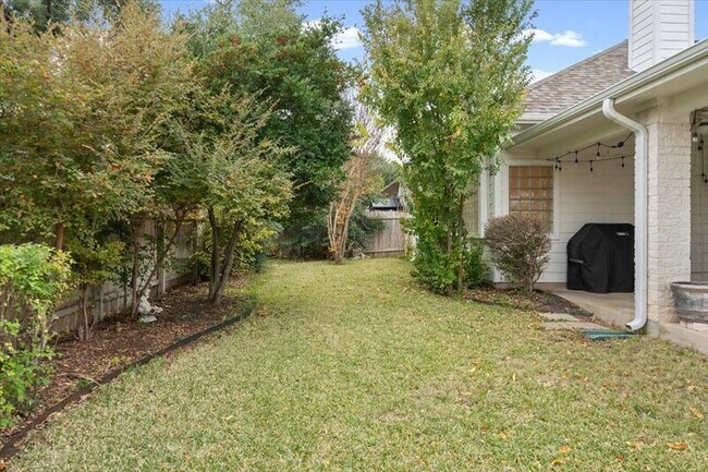 Building Photo - 920 Savanna Ln