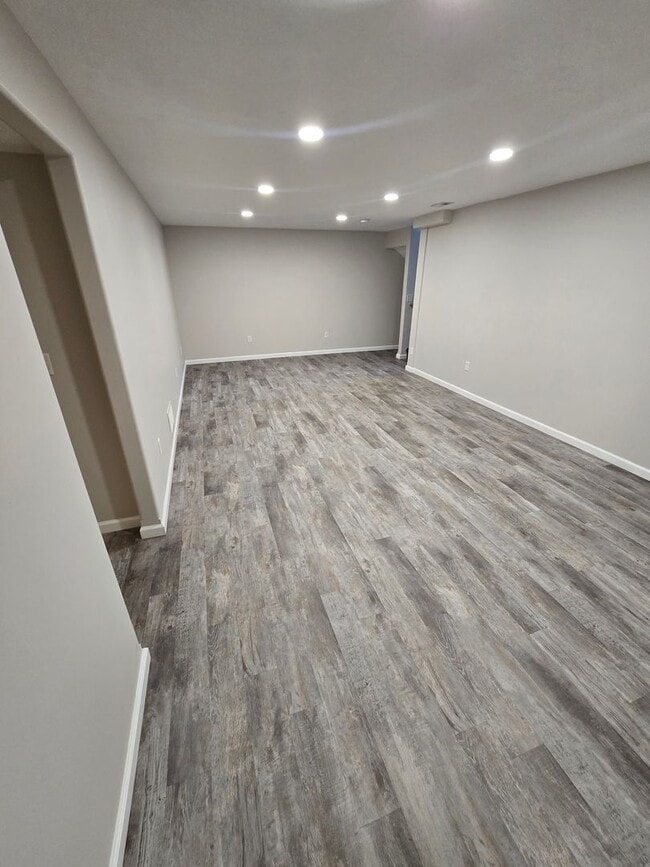 Building Photo - Duplex!